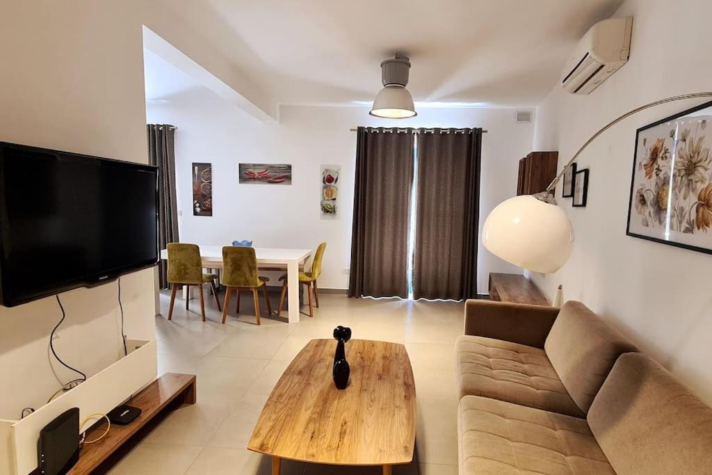 דירות סליאמה Cozy Inside.City & Beach Outside מראה חיצוני תמונה