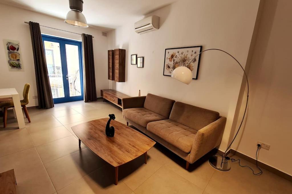 דירות סליאמה Cozy Inside.City & Beach Outside מראה חיצוני תמונה