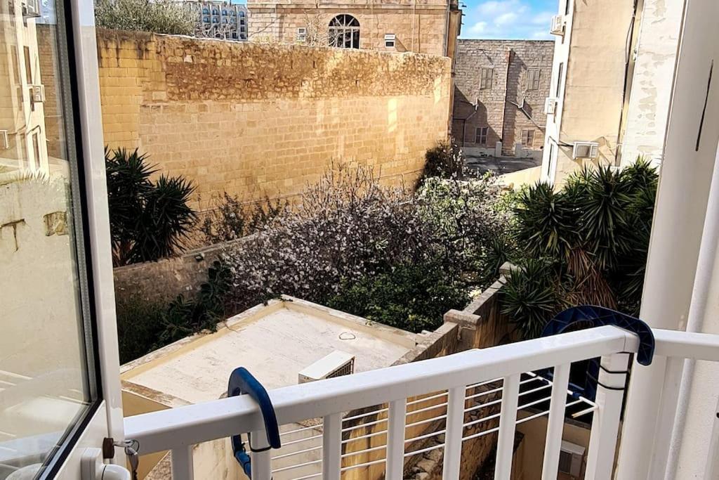 דירות סליאמה Cozy Inside.City & Beach Outside מראה חיצוני תמונה